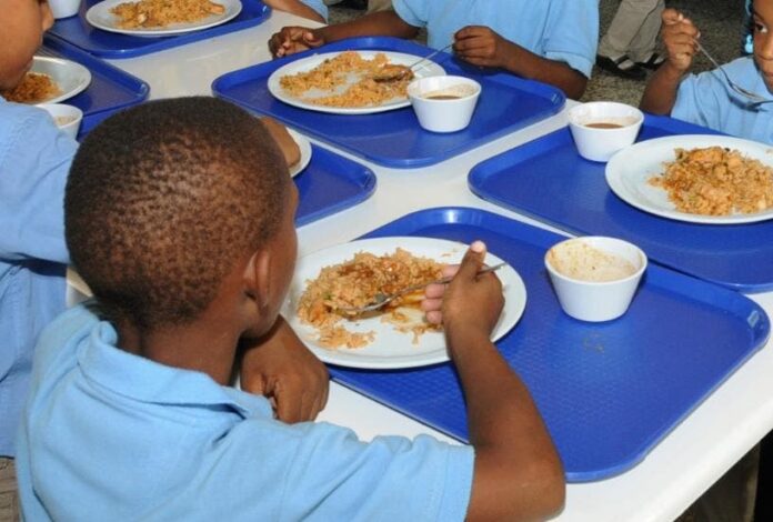 Escuelas dominicanas no reciben alimentos por falta de pago a proveedores del INABIE