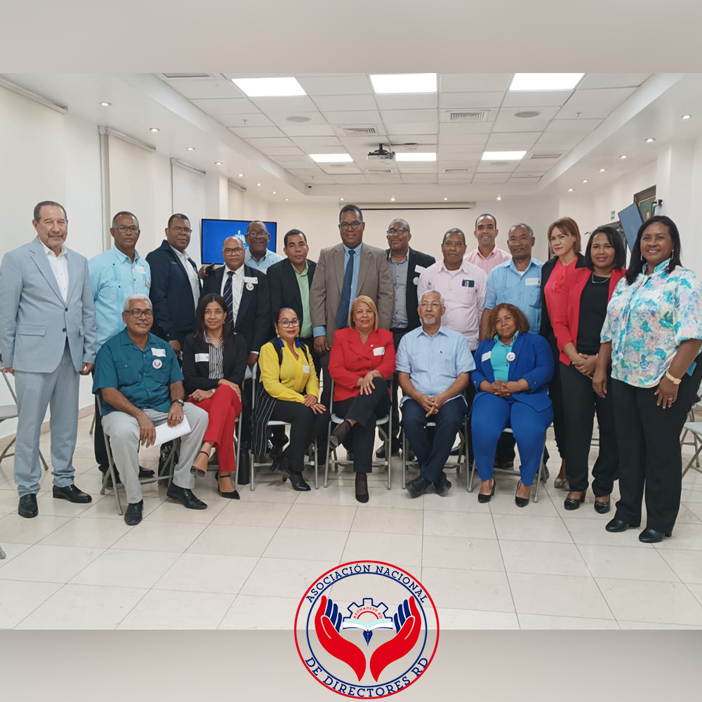 MINISTRO DE EDUCACIÓN, DR. ÁNGEL HERNÁNDEZ, RECIBE COMISIÓN DE ASONADEDI-RD