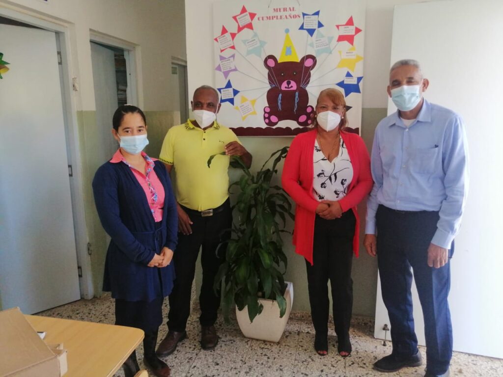 Directores de ASONADEDI-RD visitan centros educativos de la regional 16